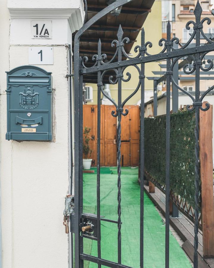 Bulldog Station Apartments With Private Wc, Ac, Tv Mestre Extérieur photo