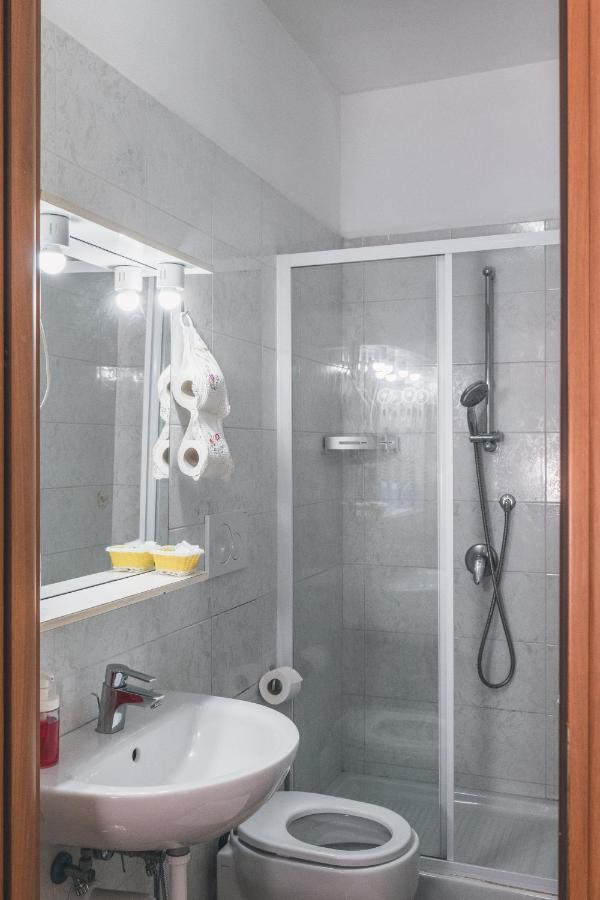 Bulldog Station Apartments With Private Wc, Ac, Tv Mestre Extérieur photo